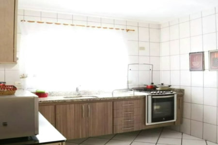 Casa com 120m² , 4 dormitórios , sendo 1 suíte , 3 vagas de garagem , à venda no Jabaquara.