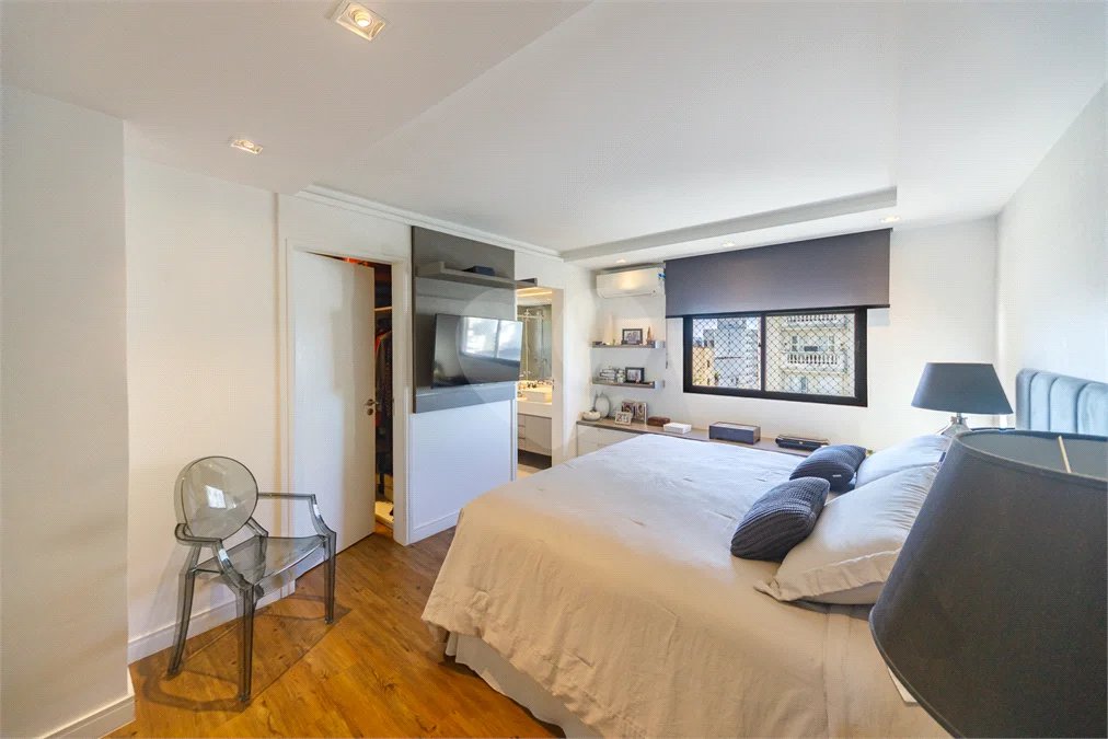 Apartamento de 149,51m2, 3 dormitórios, 1 suíte, toalete social, living 2 ambientes, 2 vagas fixas e lazer completo em Higienópolis.