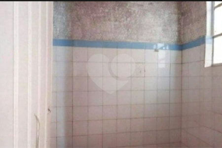 Sobrado à venda na Mooca de 212m² com 2 dormitórios, 1 suíte e 2 vagas.