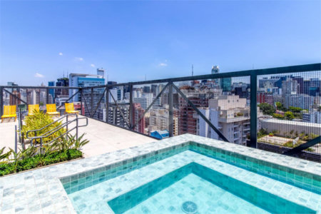 Apartamento de 33m2 com 1 dorm, 1 banheiro. Estuda permuta.