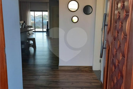 Sobrado à venda com 5 quartos, sendo 3 suítes, em Residencial Jatobás, Louveira, SP