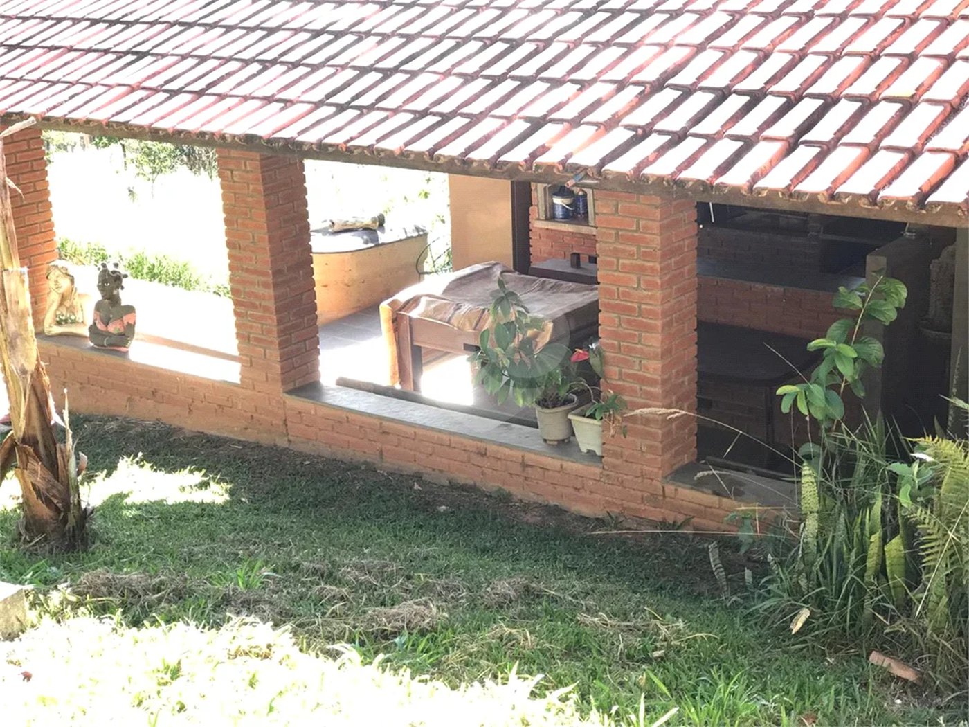Chácara à venda com 4 quartos, sendo 1 suíte,  em Monterrey, Louveira, SP