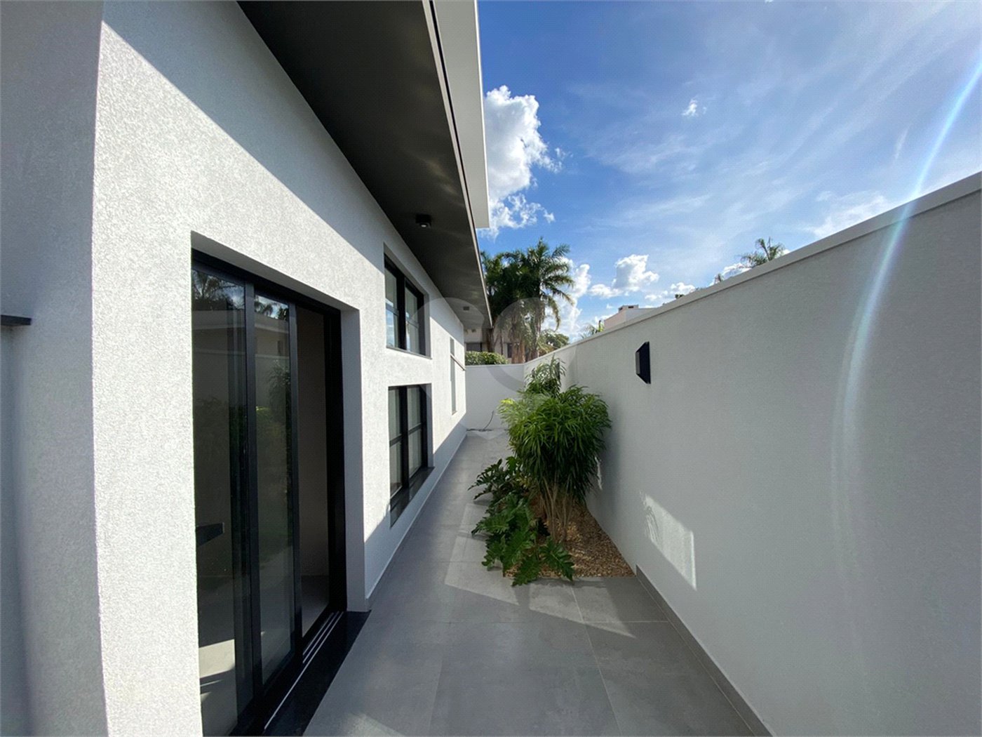 Casa à Venda no Condomínio Damha II