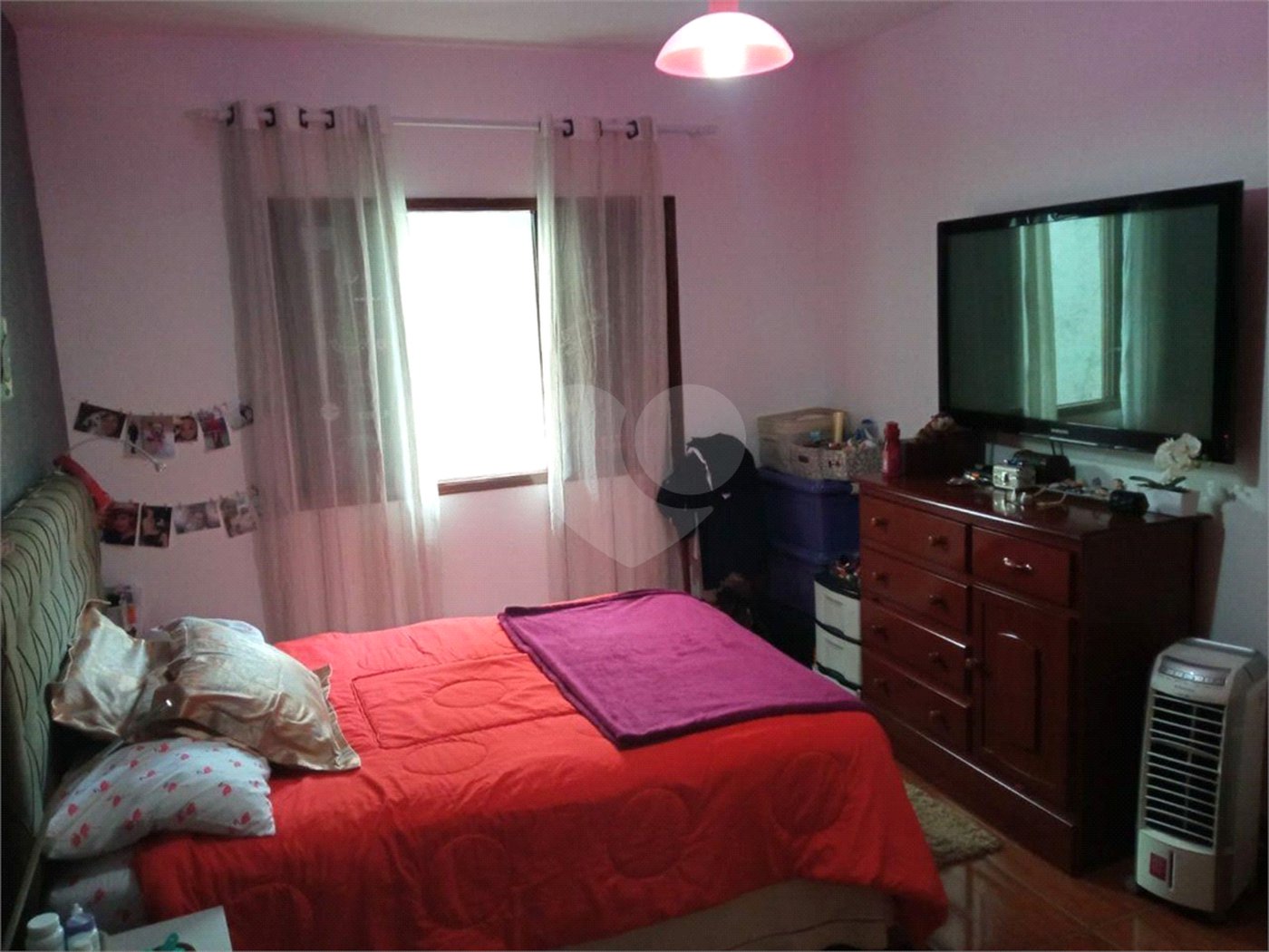 Ótimo sobrado, com amplo espaço interno (127m2), possuindo 03 dormitórios (01 suíte),