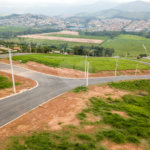 Terrenos a partir 300 metros em condomínio fechado e pronto para construir, aceita financiamento