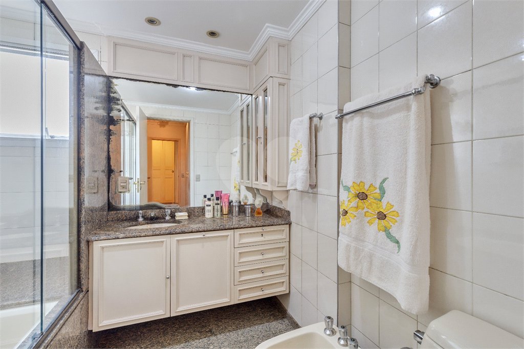 Apartamento à venda com 3 suítes em Campo Belo, São Paulo, SP