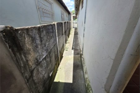 Casa térrea à venda com amplo quintal e grande potencial na Vila Nery