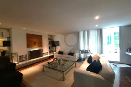 Casa para alugar com 4 quartos, sendo 2 suítes,  em Alto da Boa Vista, São Paulo, SP