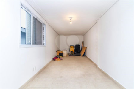 Casa Sobrado à venda com 342 m², 3 dormitórios, sendo 2 suítes, 4 vagas na Vila Mariana - São Paulo.
