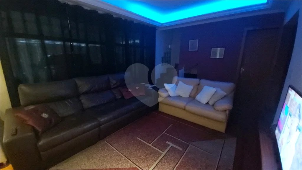Sobrado com 224m² , 3 dormitórios , sendo 2 suítes , 3 vagas de garagem , 7 banheiros , à venda na Vila Scarpelli em Santo André.