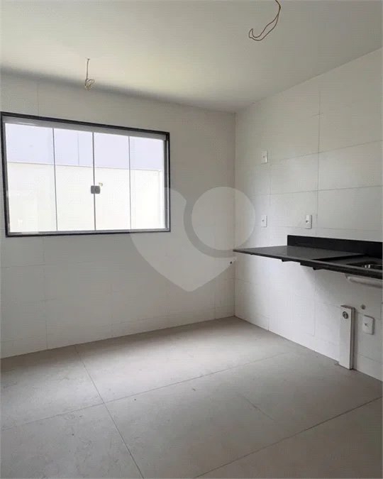 Casa duplex com 4 quartos, piscina e área gourmet, em condomínio com lazer completo e localização estratégica ao lado do Park Shopping.