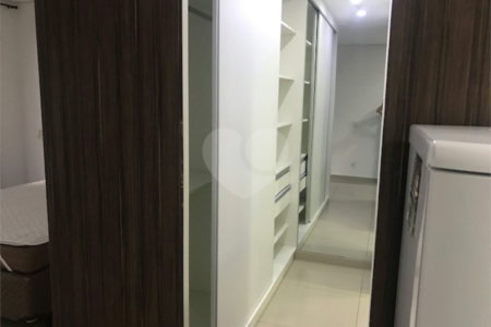 Studio à venda com 39 m² por 429 mil reais a 650 metros da estação Anhangabaú do metrô.