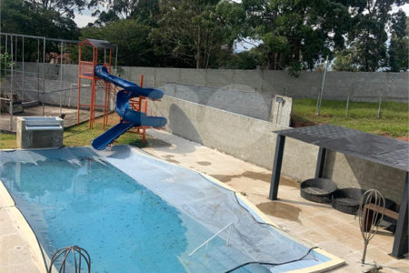 Ampla Casa em Condominio de Alto Padrão