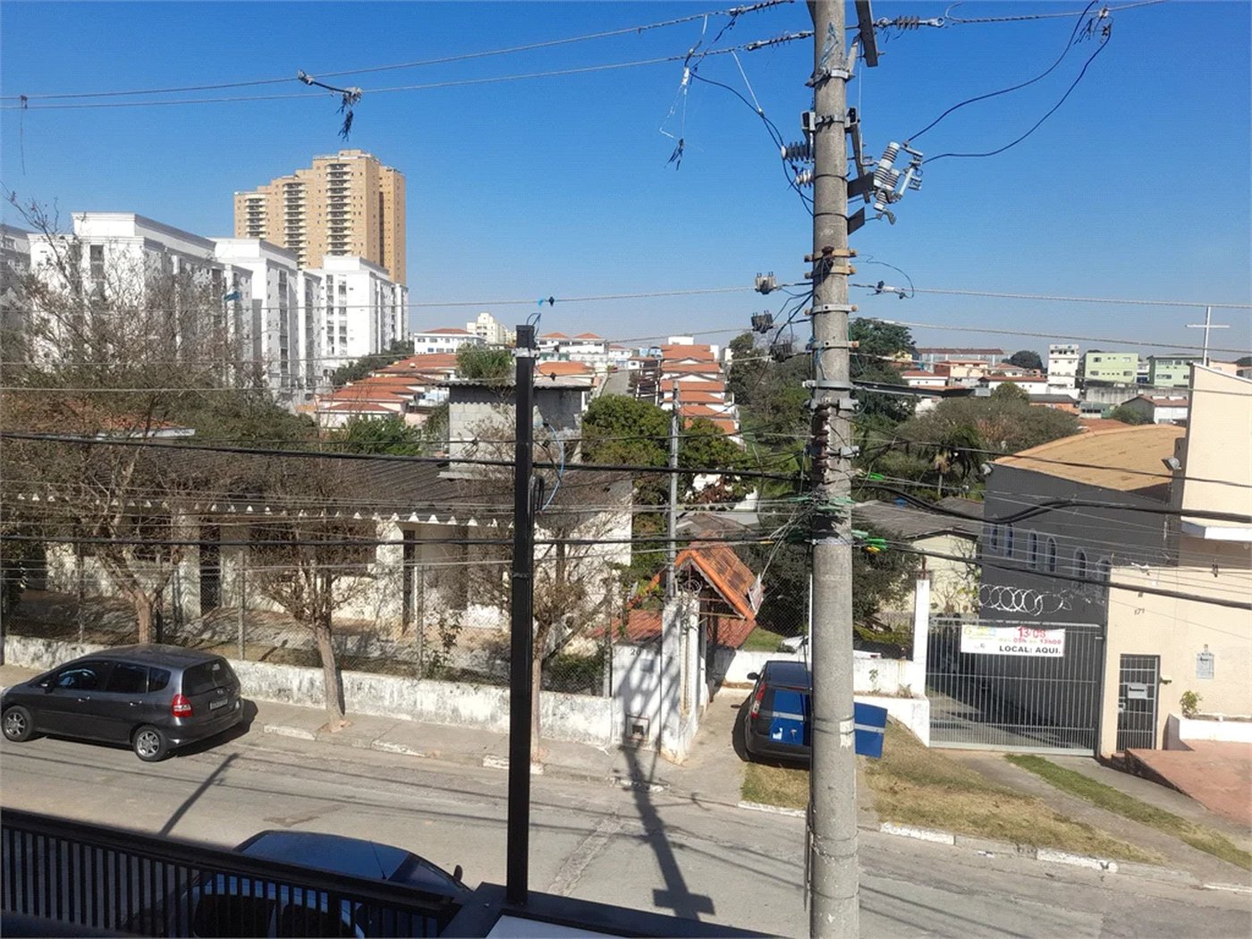 Sobrado novo com duas suites , duas vagas .