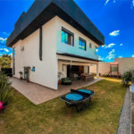 Casa à venda com 4 quartos, sendo 3 suítes, no condomínio Vintage, Cotia - SP