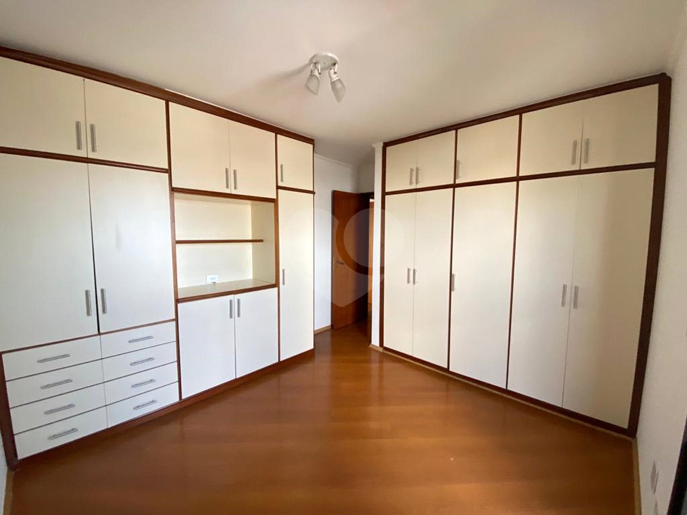 Apartamento com 4 dormitórios , sendo 1 suíte , 2 vagas , à venda na Moóca.