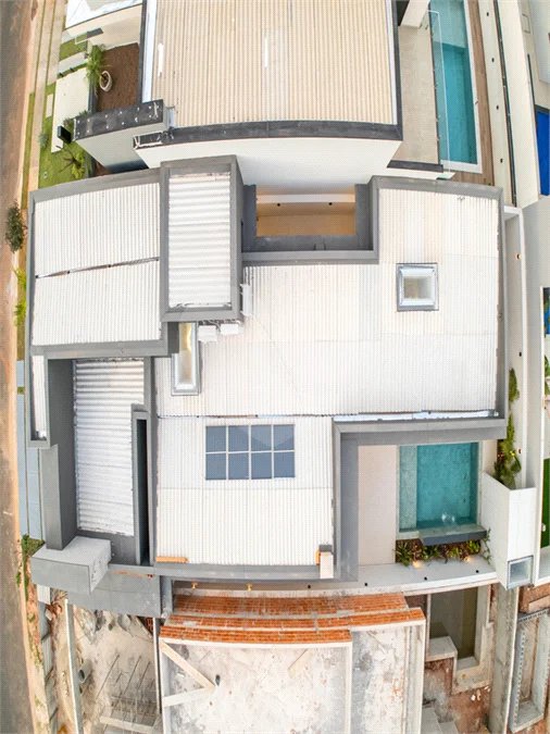 Indaiatuba - Condominio Sapezal - R$ 2.400.000,00 - Área Total 360,00 m² - Área Construída 213,32 m² - TÉRREA - 03 suítes sendo a master com closet; - Escritório; Lavabo; Cozinha com cooktop e planejados; Gourmet com churrasqueira; Ambientes preparados para ar condicionado; Piscina com cascata,