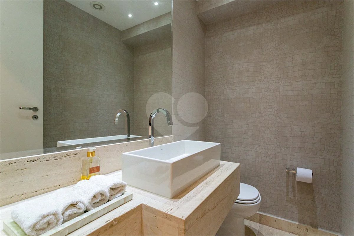 Apartamento à venda com 4 suítes em Vila Nova Conceição, São Paulo, SP