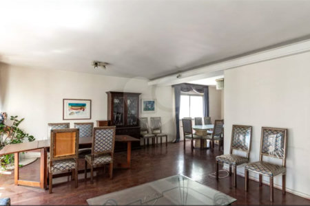 Este elegante apartamento em Higienópolis oferece 224m² de área muito bem distribuída, perfeito para quem valoriza conforto