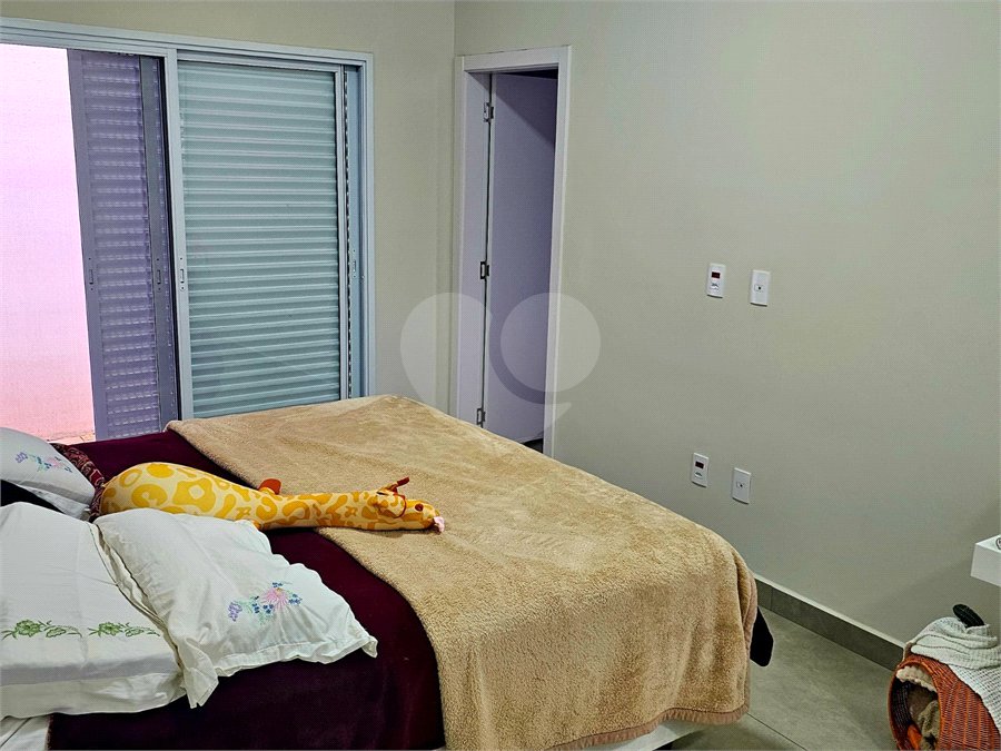 Casa á venda no condomínio Damha I