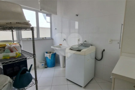 Lindo sobrado com 4 suites e piscina à venda, 365m², por R$ 2.450.000,00 no condomínio Villa Suiça, em Indaiatuba/SP.