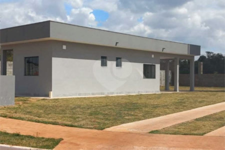Terreno para venda, dispondo de 251,00 m² .