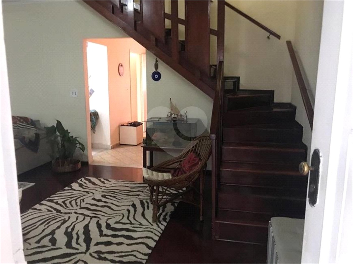 Casa com 202m² , 4 dormitórios , sendo 1 suíte , 3 vagas de garagem.