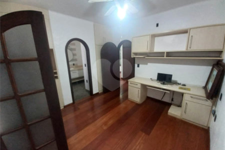 Casa térrea no Condomínio Faber I.