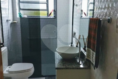 CASA TÉRREA À VENDA NA MOOCA - COM PORTEIRA FECHADA.