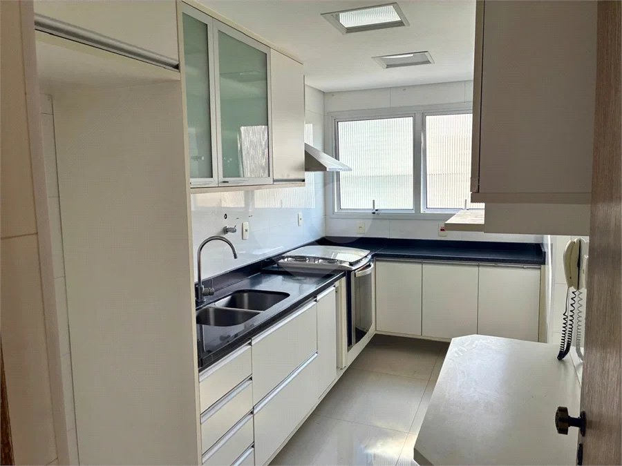 Apartamento de 130m2 à venda com 3 dormitórios e 2 vagas no Campo Belo