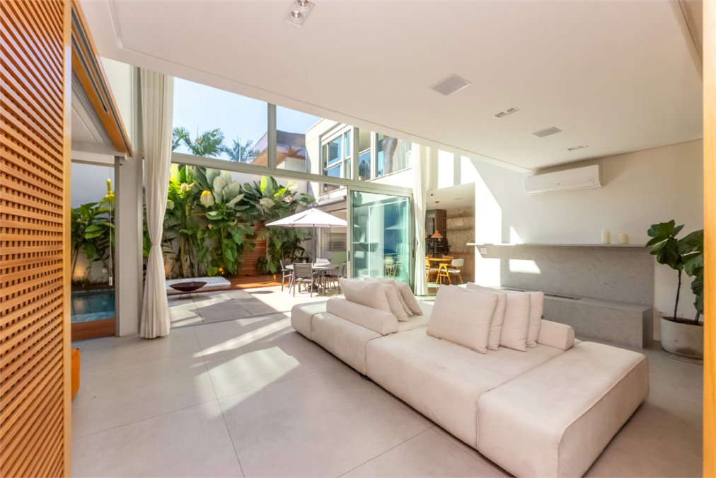 Casa à venda com 3 suítes no condomínio Lazuli, São Paulo - SP
