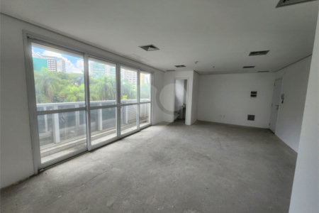 Sala comercial em frente ao Allianz Parque