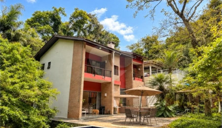 Casa para alugar com 3 quartos, sendo 1 suíte, no condomínio Alpes da Cantareira, Mairiporã - SP