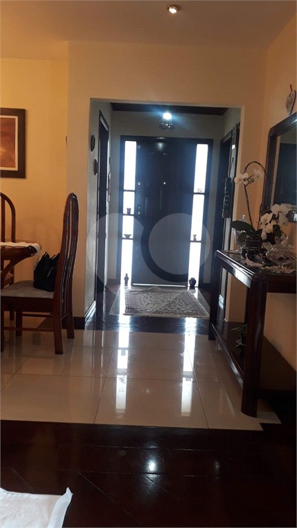 Casa à venda com 5 quartos, sendo 3 suítes,  em Vila Oliveira, Mogi das Cruzes, SP