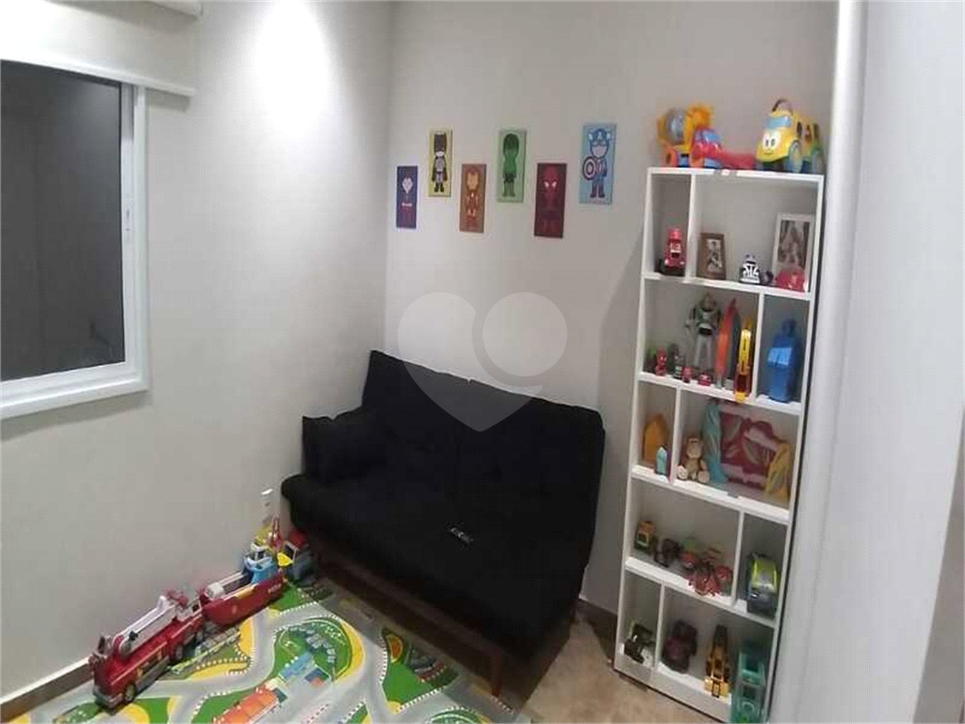 Casa à venda com 5 quartos, sendo 4 suítes, no condomínio Village Saint Charbel, Araçoiaba da Serra - SP