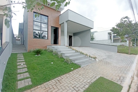Casa à venda com 3 suítes no condomínio Vita Verdi, Valinhos - SP