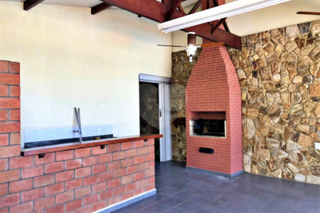 Casa à venda com 4 quartos, sendo 2 suítes, no condomínio Estância Marambaia, Vinhedo - SP
