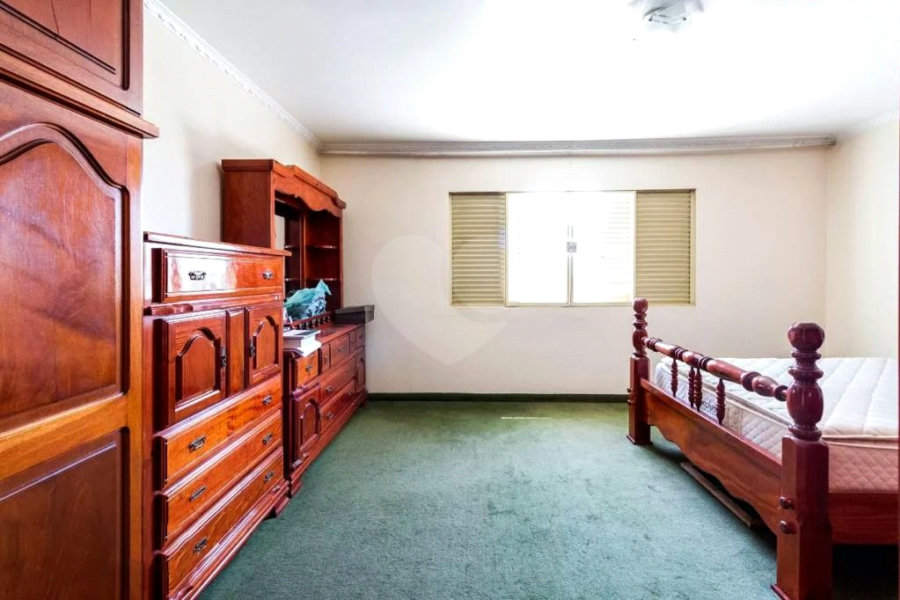 Sobrado à venda com 3 quartos em Vila Carrão, São Paulo, SP