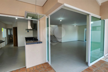 Casa à venda com 4 suítes no condomínio Santa Isabel I, Louveira - SP