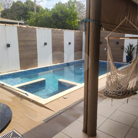 Casa à venda com 3 quartos, sendo 1 suíte, no condomínio Campos do Conde I, Paulínia - SP