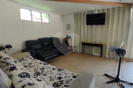 Casa à venda com 3 quartos, sendo 1 suíte, no condomínio Alpes Douro, Bom Jesus dos Perdões - SP
