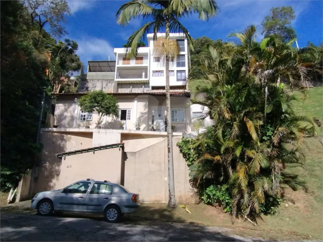 Casa à venda ou para alugar com 3 quartos, sendo 1 suíte, no condomínio Alpes da Cantareira, Mairiporã - SP