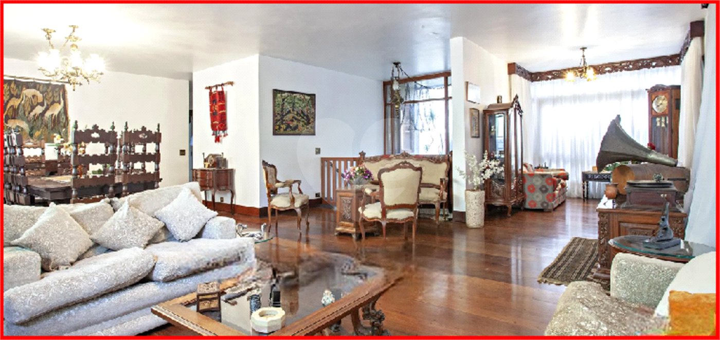 Casa à venda com 3 quartos, sendo 1 suíte, em Pinheiros, São Paulo, SP