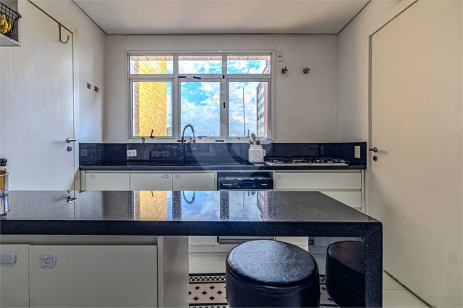 Apartamento à venda com 3 suítes em Alto de Pinheiros, São Paulo, SP