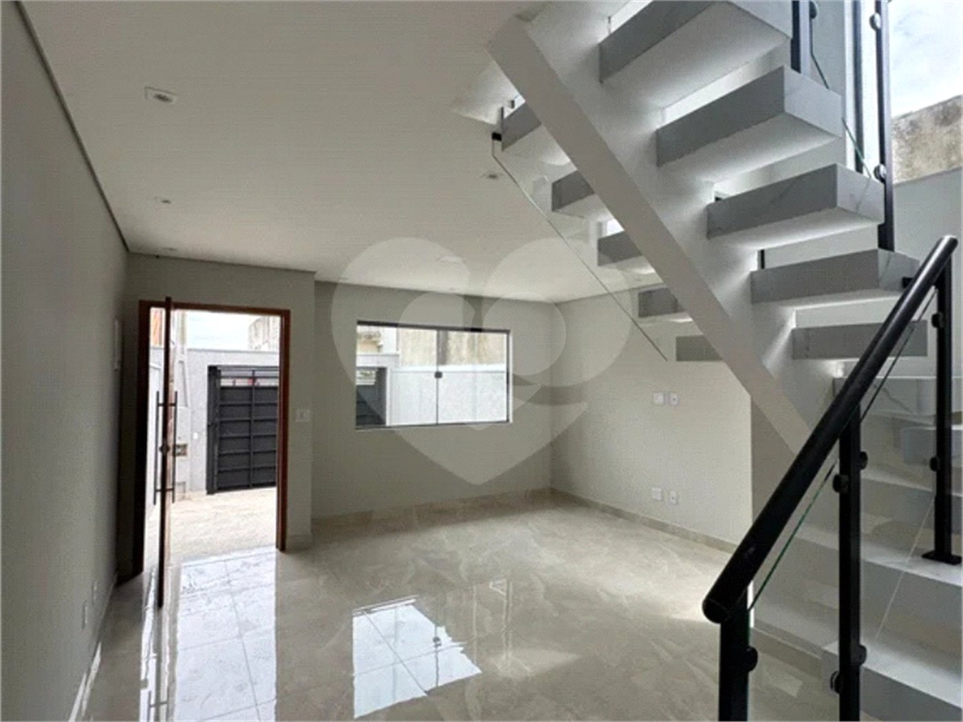 Sobrado à venda com 3 quartos, sendo 1 suíte,  em Jardim Cambuci, Mogi das Cruzes, SP