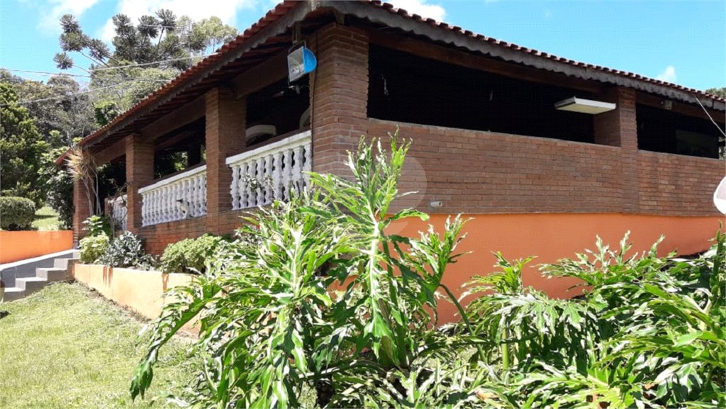 Chácara à venda com 8 quartos, sendo 3 suítes, no Centro, Toledo, MG