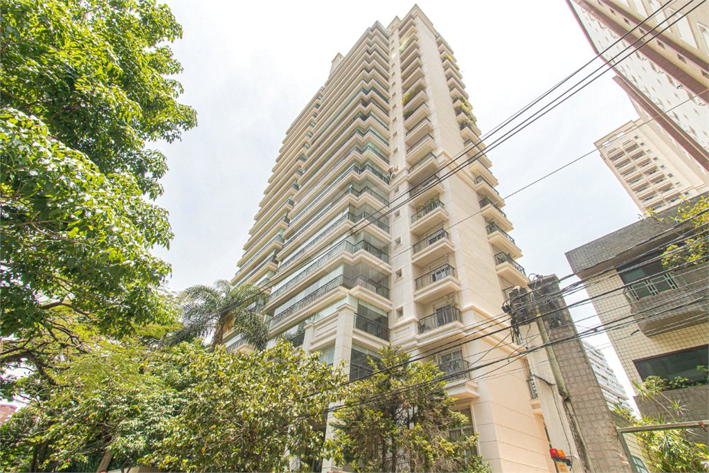 Apartamento à venda com 3 quartos, sendo 2 suítes, em Vila Nova Conceição, São Paulo, SP