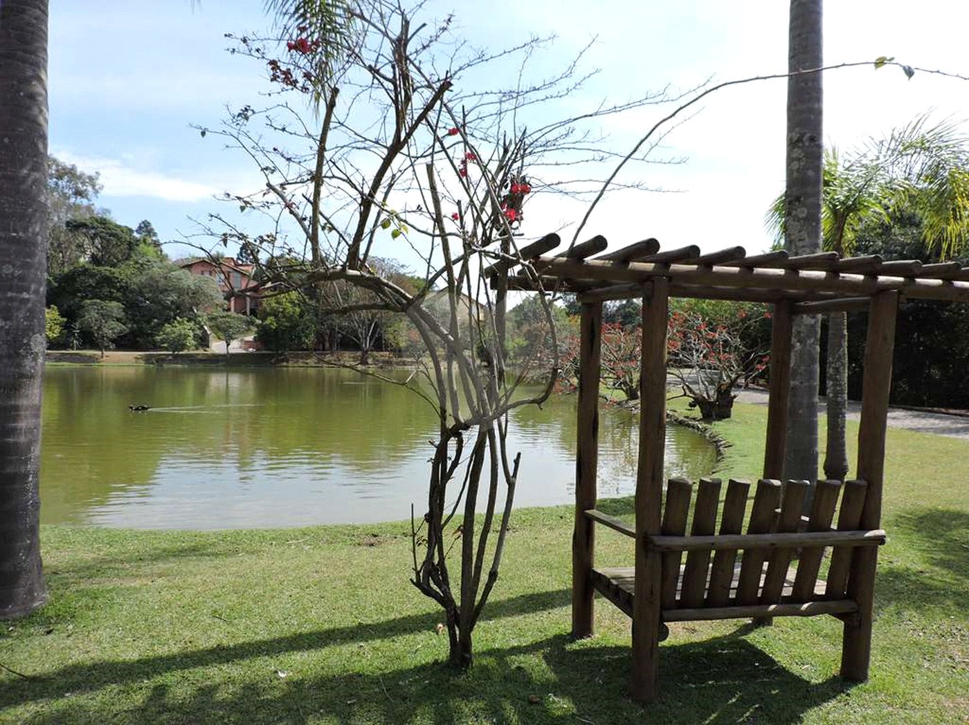 Casa à venda com 4 quartos, sendo 2 suítes,  no condomínio Granja Vianna II, Cotia - SP