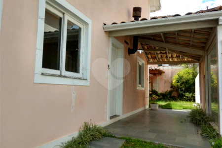 Casa à venda com 3 quartos, sendo 1 suíte, no condomínio Villaggio Dei Fiori, Louveira - SP