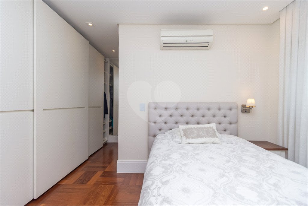 Apartamento à venda com 4 suítes em Campo Belo, São Paulo, SP